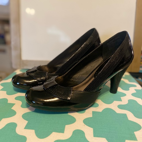 Kenneth Cole Patent Leather Heels - Picture 3 of 3